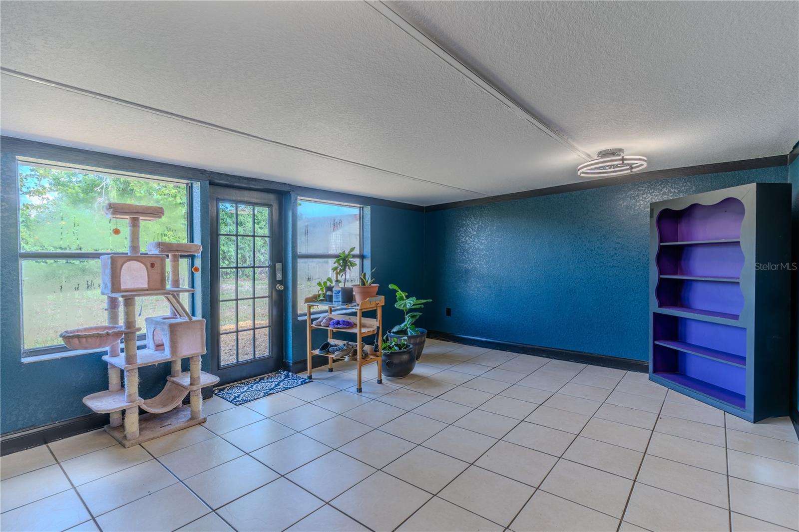 Image 10 of 22 For 1713 Valencia Boulevard