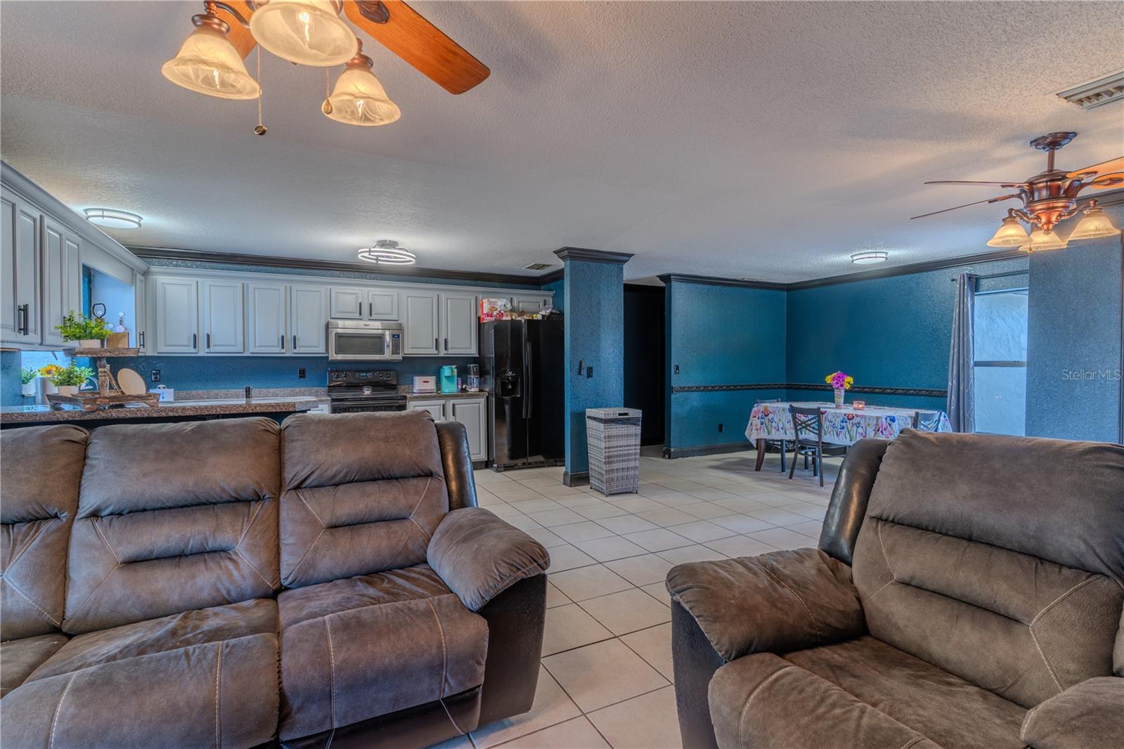 Image 4 of 22 For 1713 Valencia Boulevard