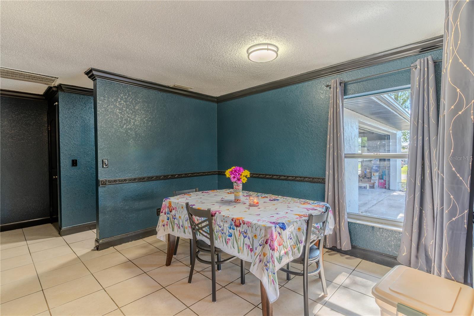 Image 9 of 22 For 1713 Valencia Boulevard