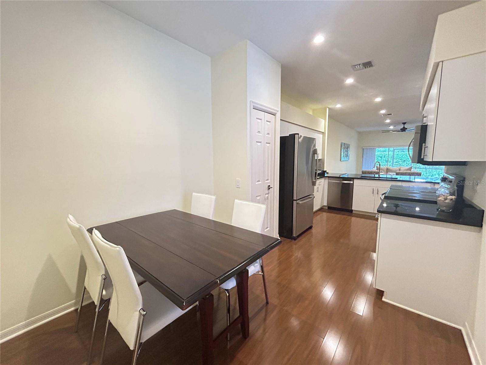 Image 11 of 31 For 14 Enclave Drive