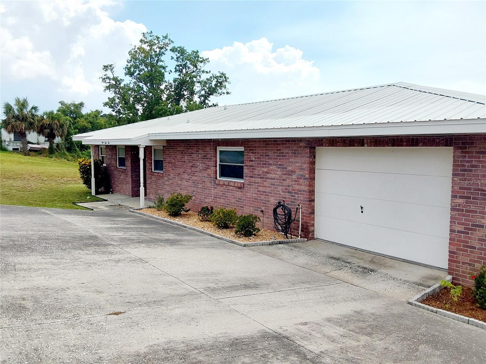 Image 4 of 36 For 935 Buena Vista Drive