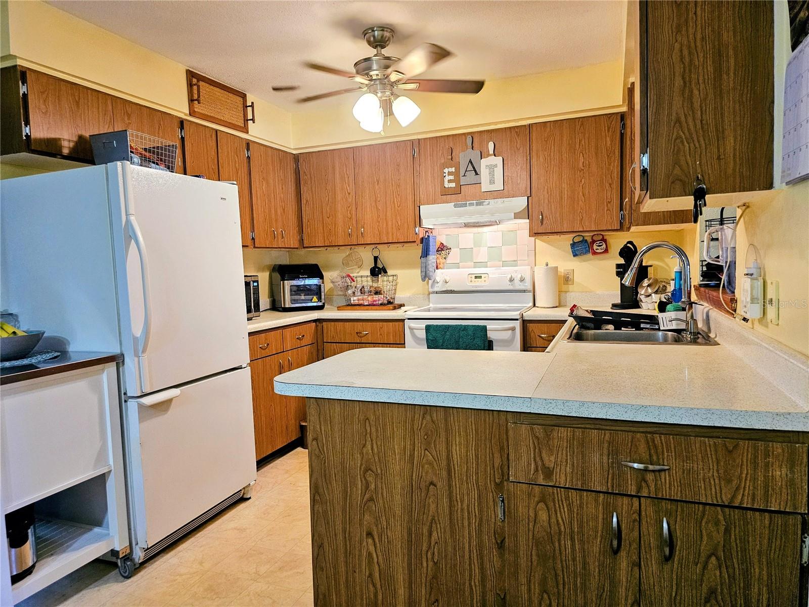 Image 4 of 36 For 530 Lakeview Road