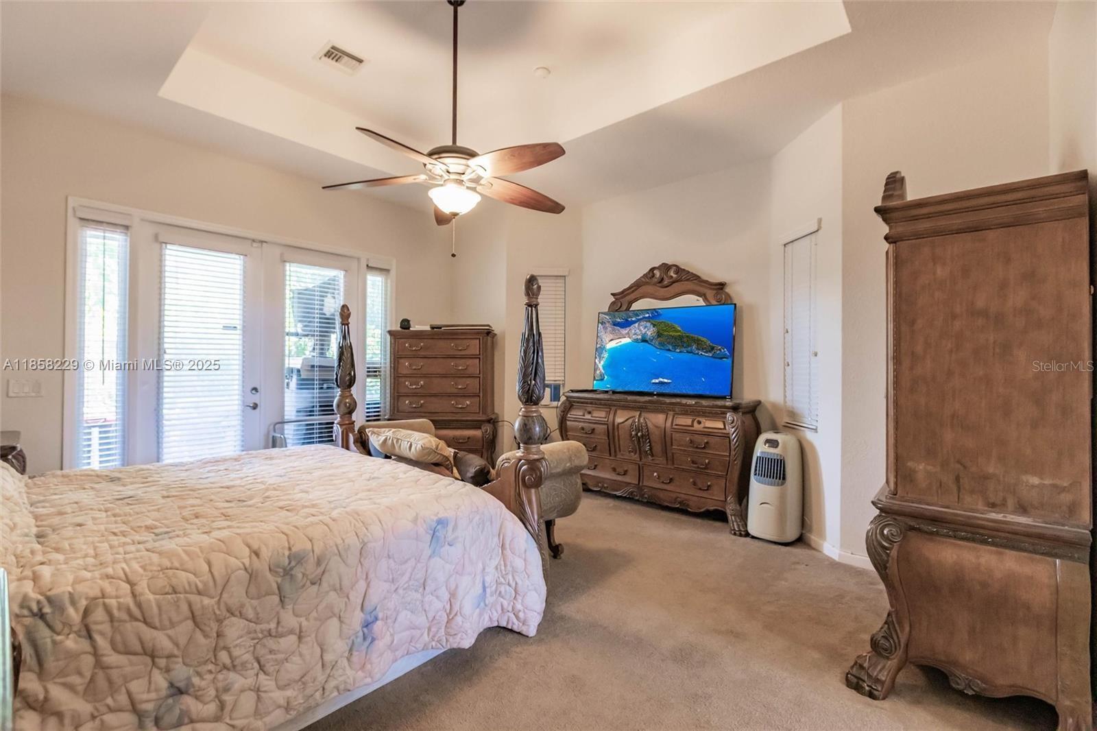 Listing photo id 8 for 5407 Seagrape Drive
