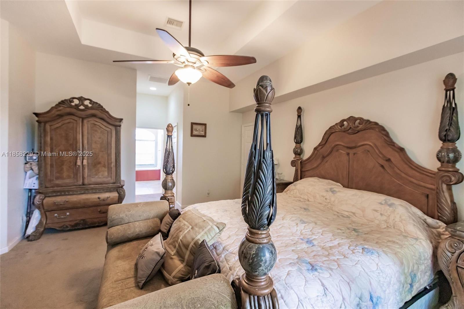 Listing photo id 10 for 5407 Seagrape Drive