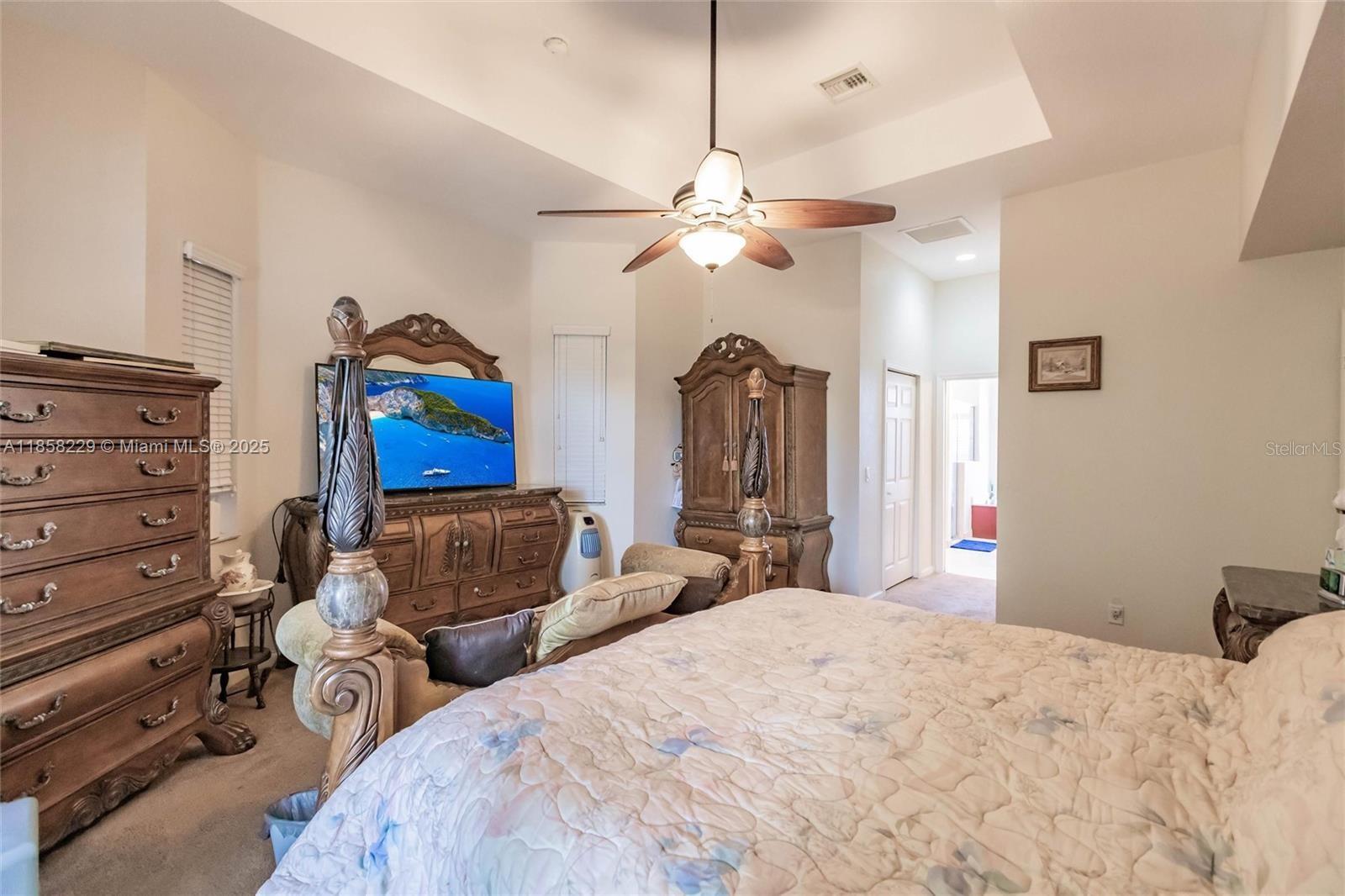 Listing photo id 11 for 5407 Seagrape Drive