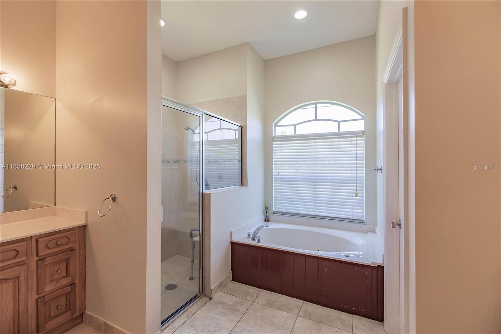 Listing photo id 13 for 5407 Seagrape Drive