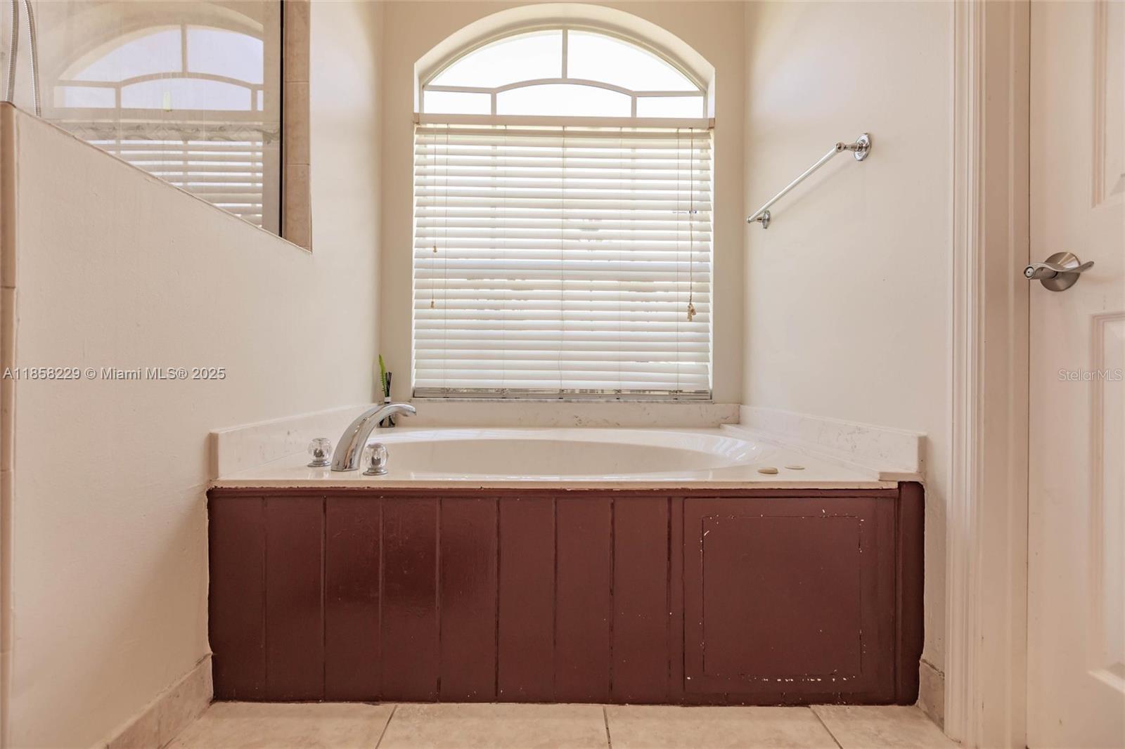 Listing photo id 14 for 5407 Seagrape Drive