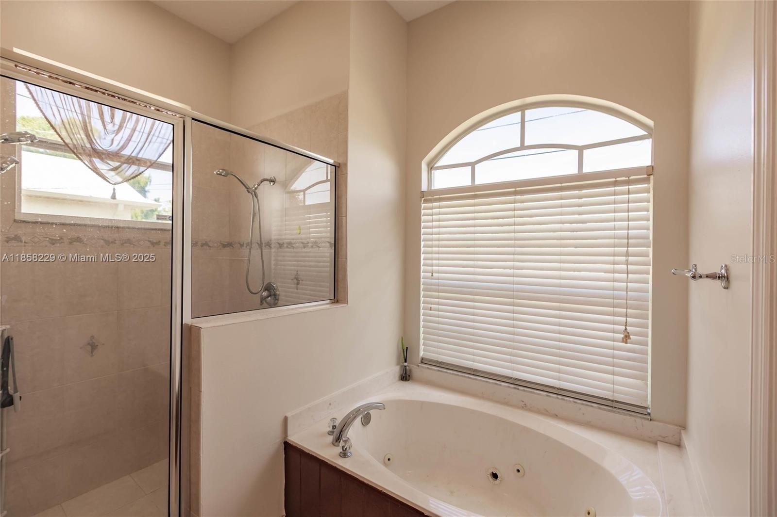 Listing photo id 15 for 5407 Seagrape Drive