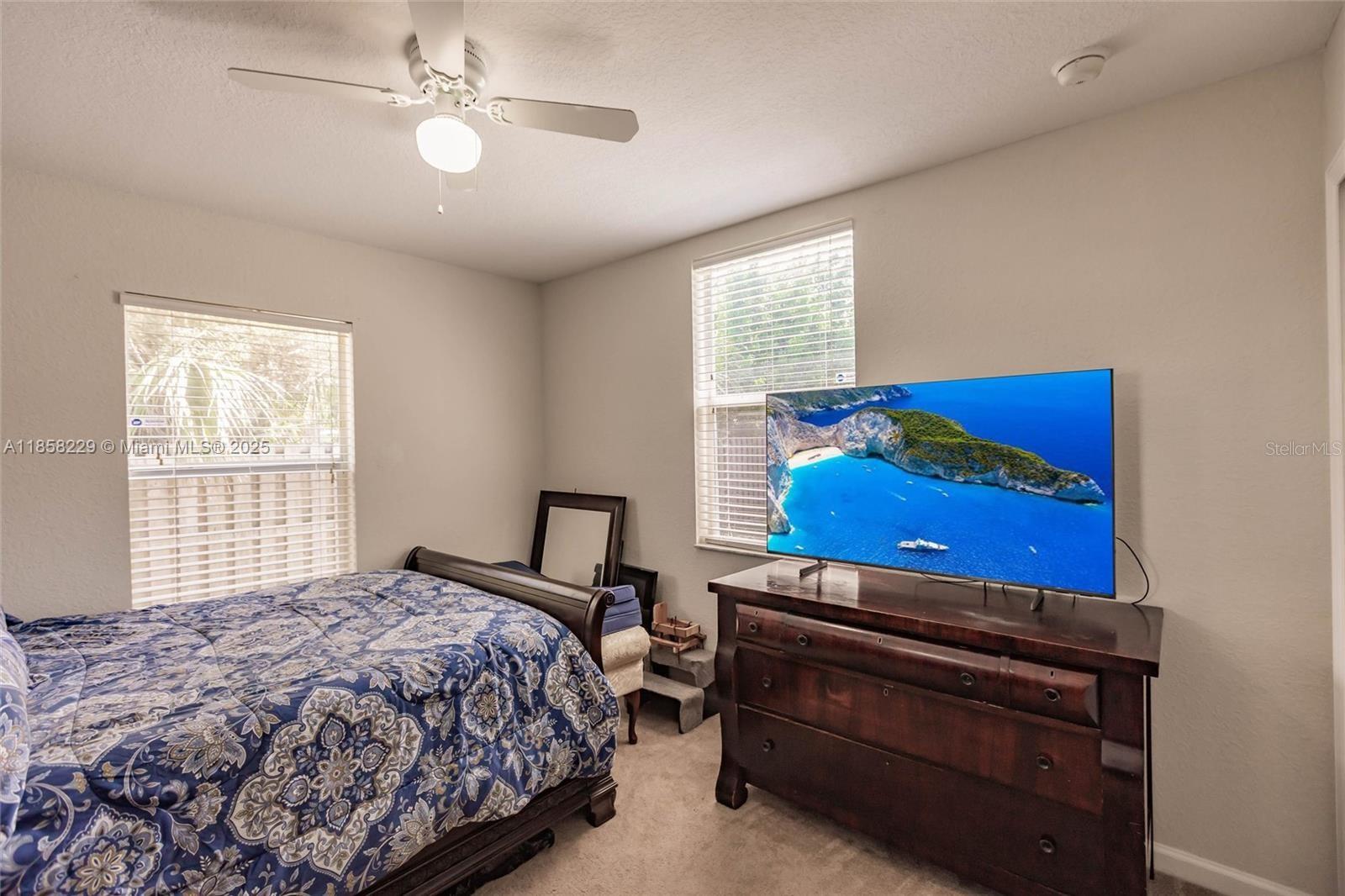 Listing photo id 16 for 5407 Seagrape Drive