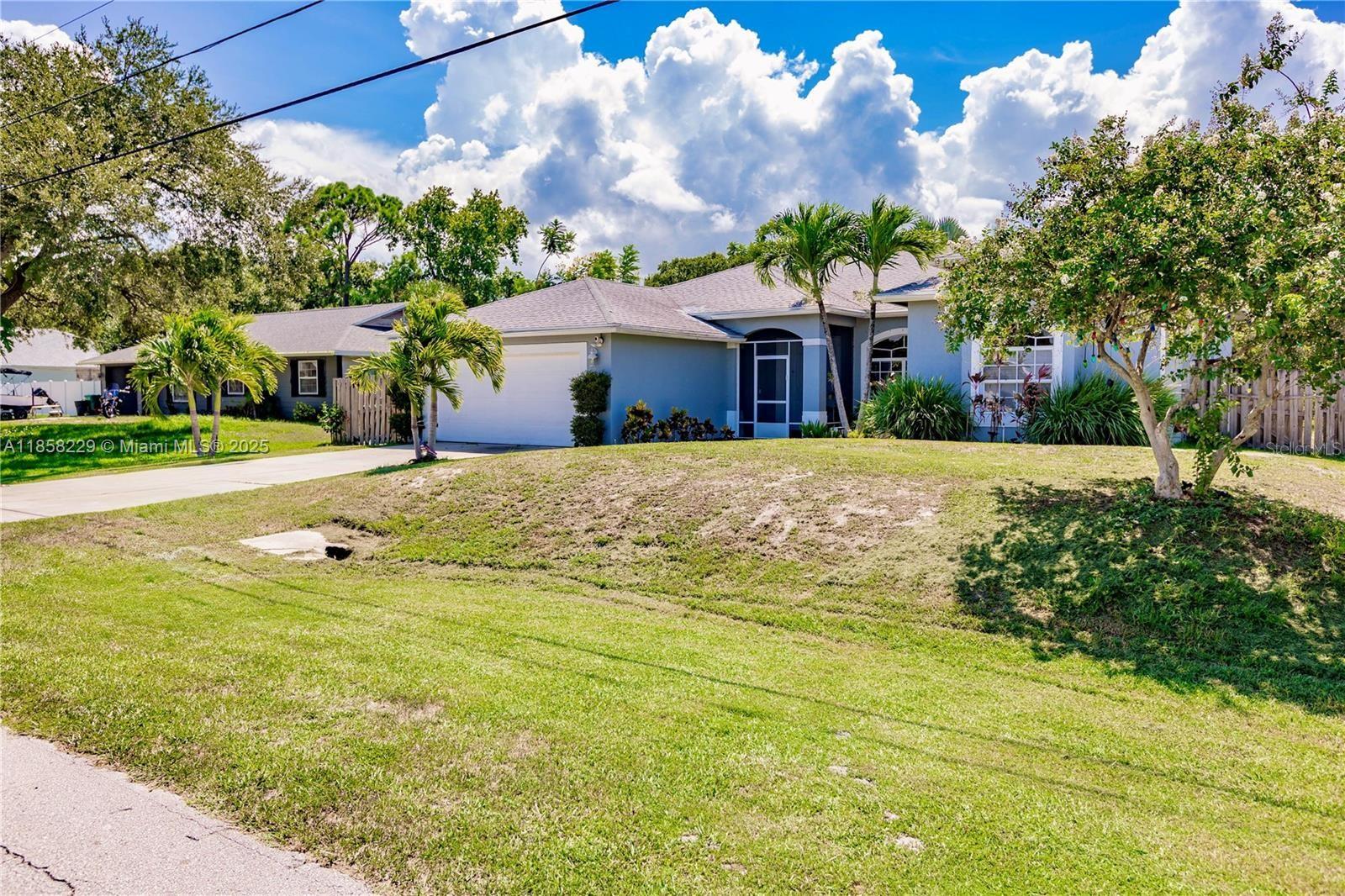 Listing photo id 0 for 5407 Seagrape Drive