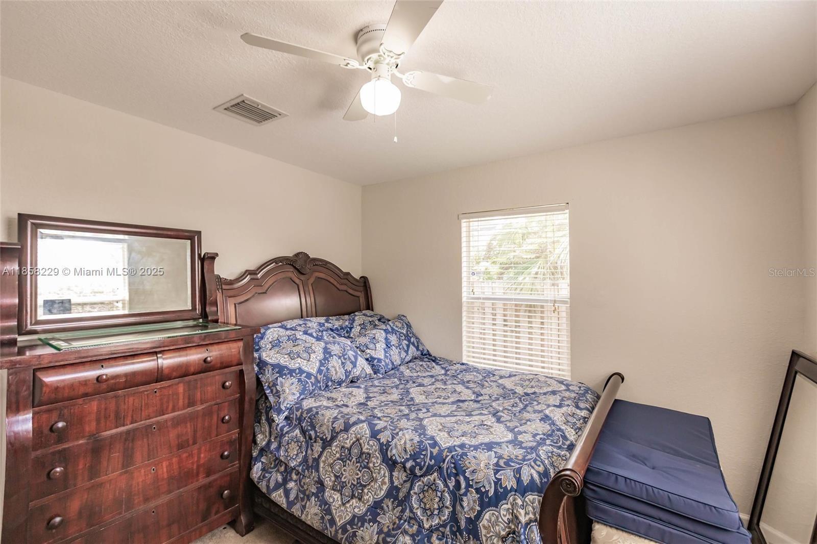 Listing photo id 18 for 5407 Seagrape Drive