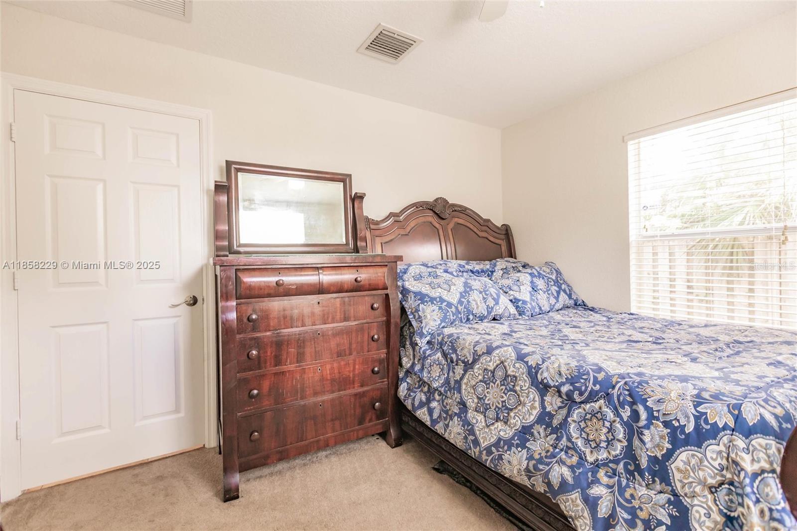 Listing photo id 19 for 5407 Seagrape Drive