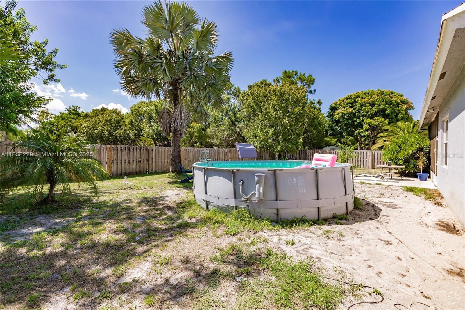 Listing photo id 22 for 5407 Seagrape Drive