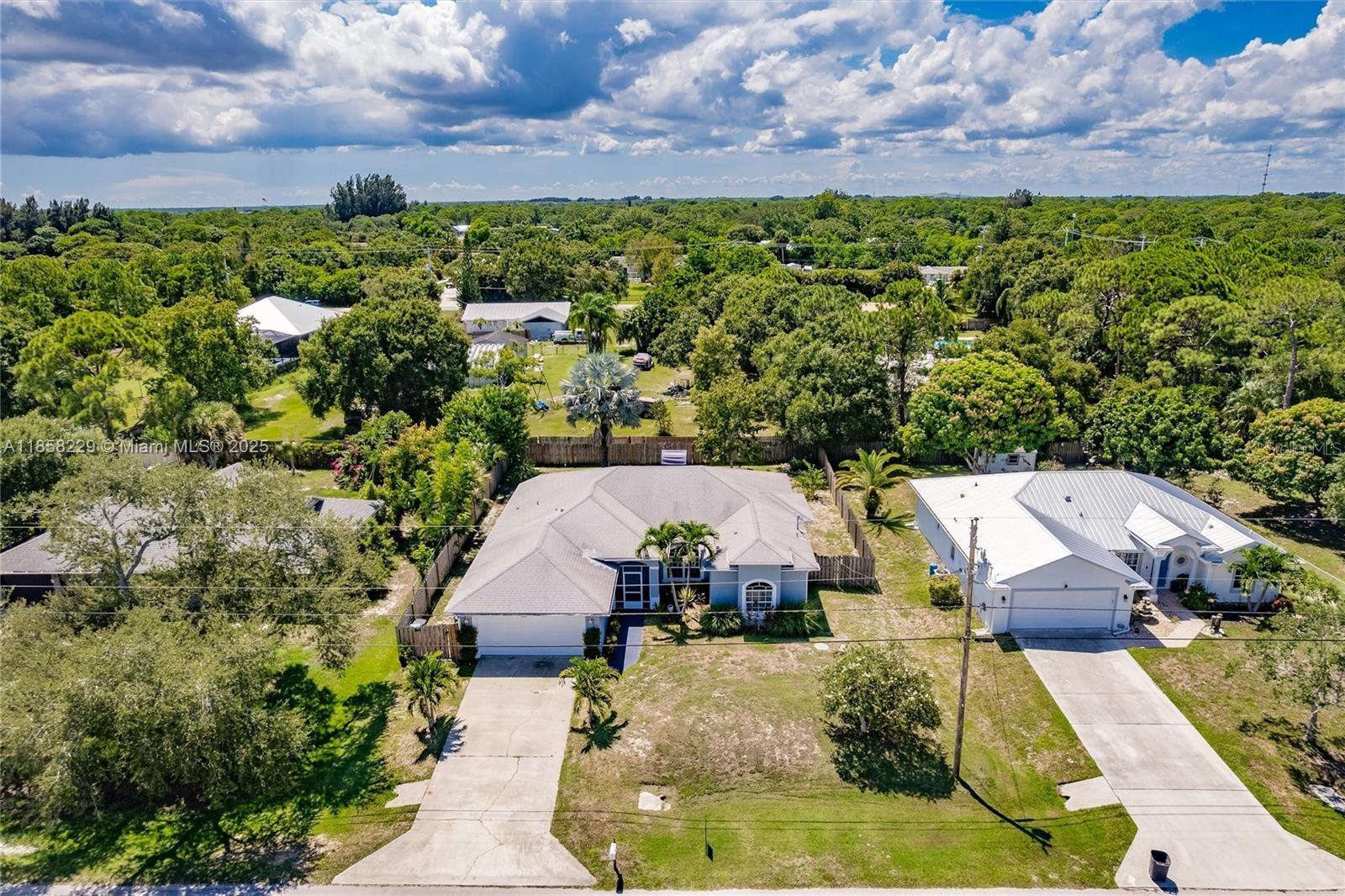 Listing photo id 24 for 5407 Seagrape Drive