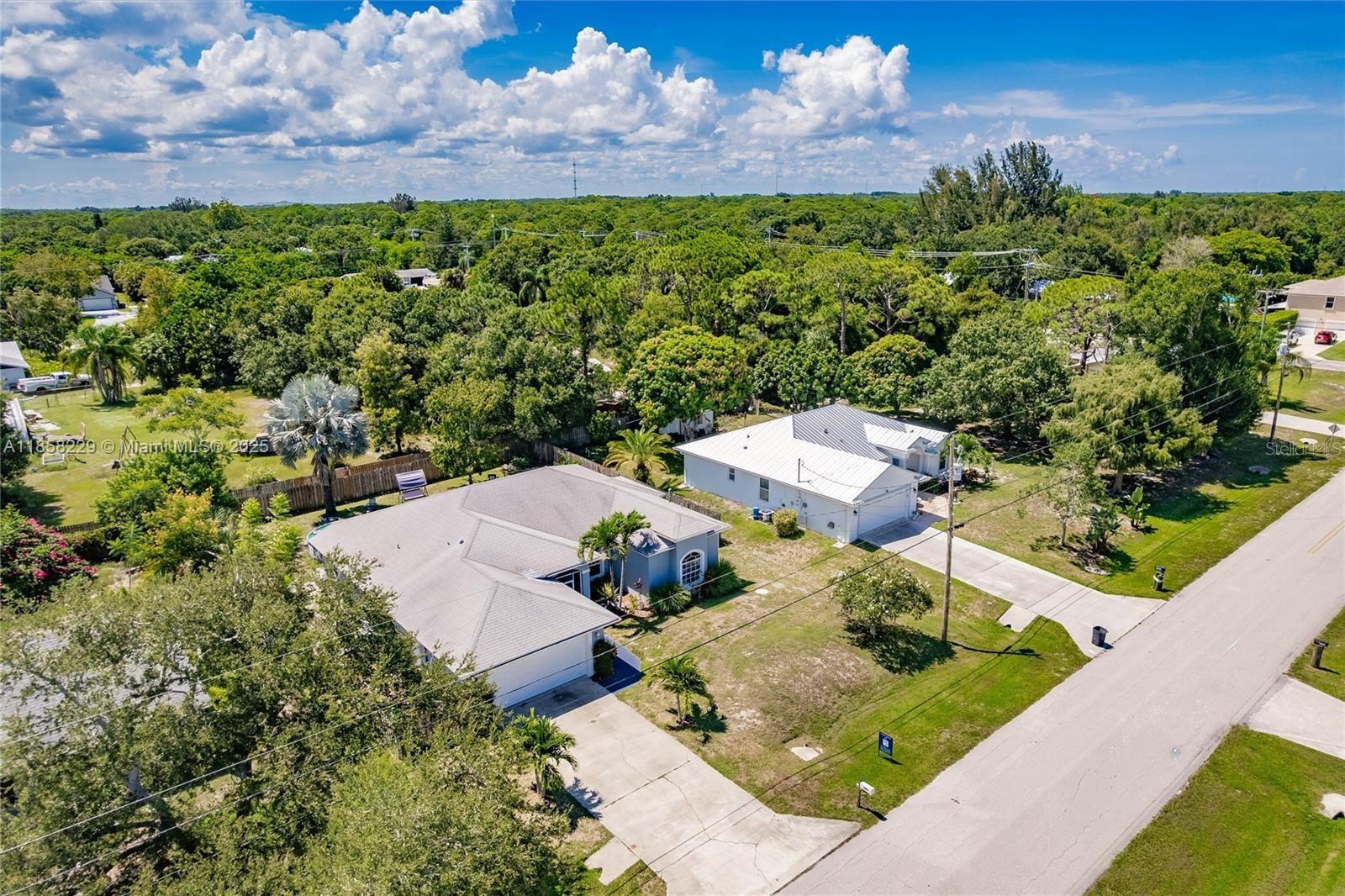 Listing photo id 25 for 5407 Seagrape Drive