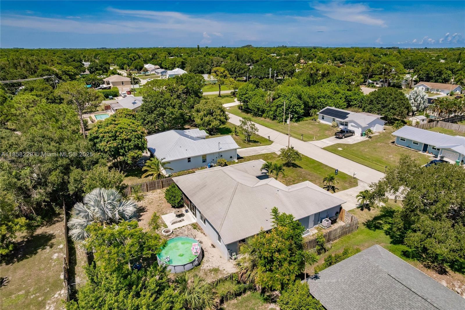 Listing photo id 28 for 5407 Seagrape Drive