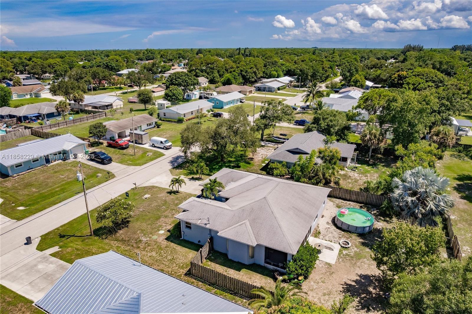 Listing photo id 29 for 5407 Seagrape Drive