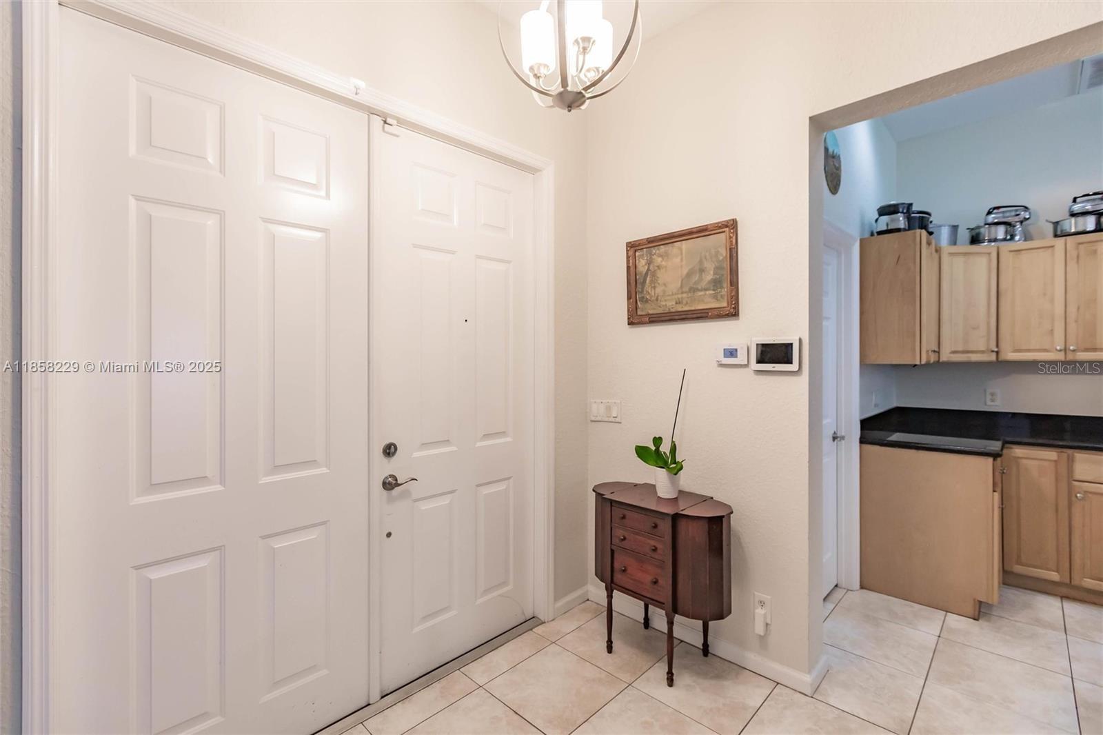 Listing photo id 3 for 5407 Seagrape Drive