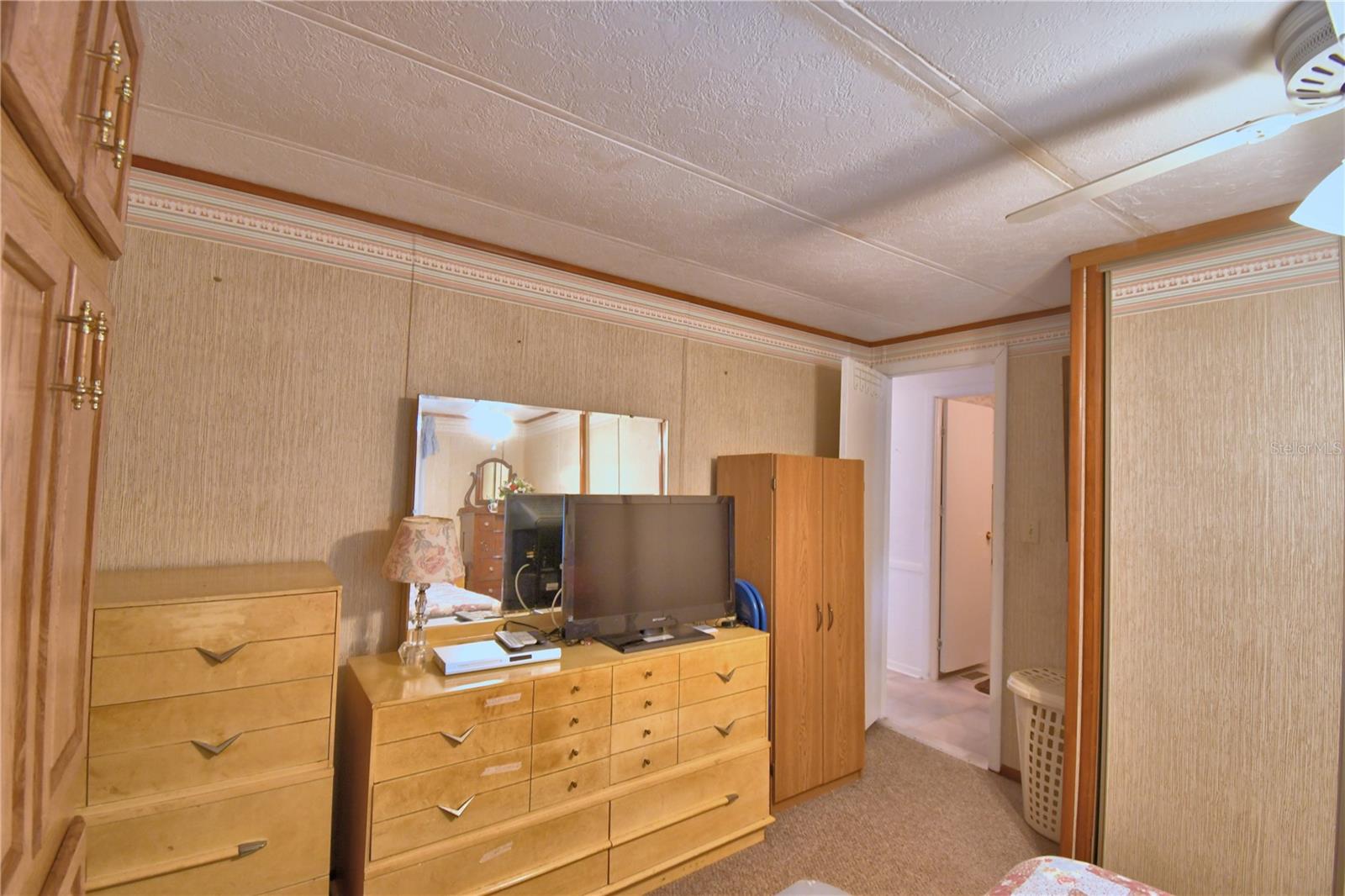 Image 35 of 61 For 6411 Oak Grove Drive Se