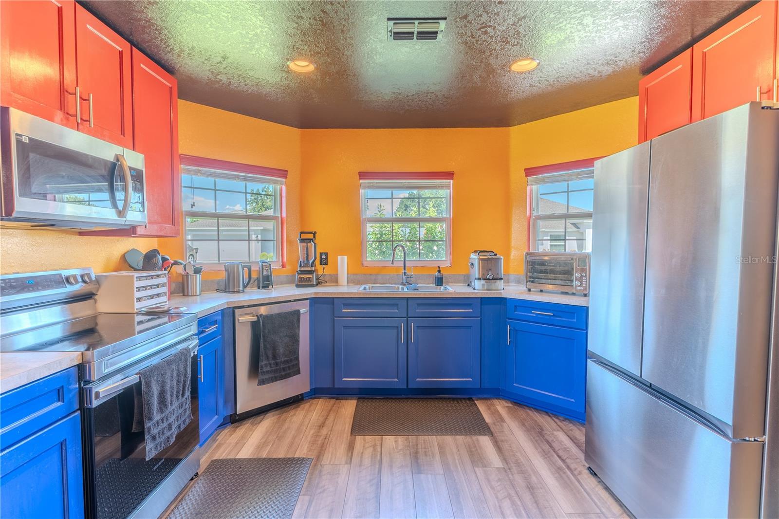 Image 9 of 23 For 847 Channing Street