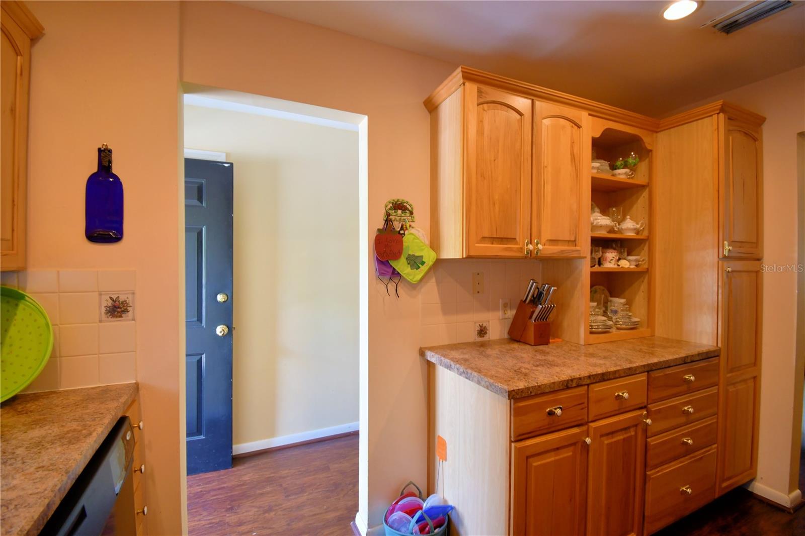 Image 11 of 61 For 200 El Camino Drive 208