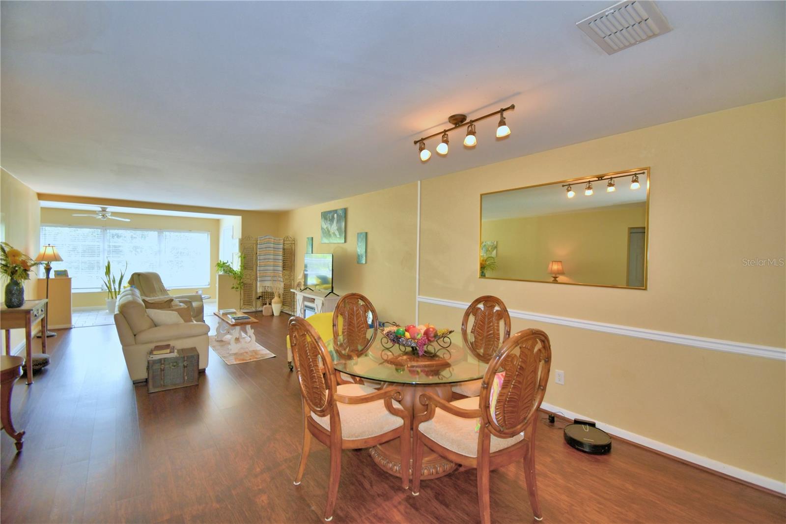 Image 39 of 61 For 200 El Camino Drive 208