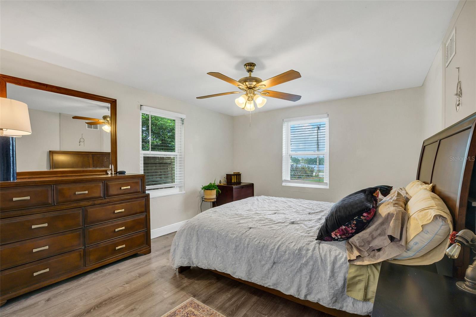 Image 15 of 33 For 104 Avenue K Ne