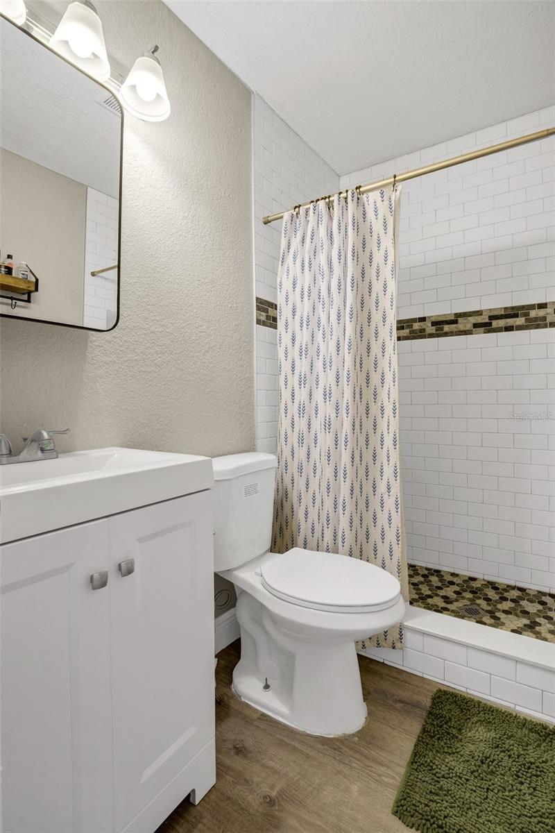 Image 18 of 33 For 104 Avenue K Ne