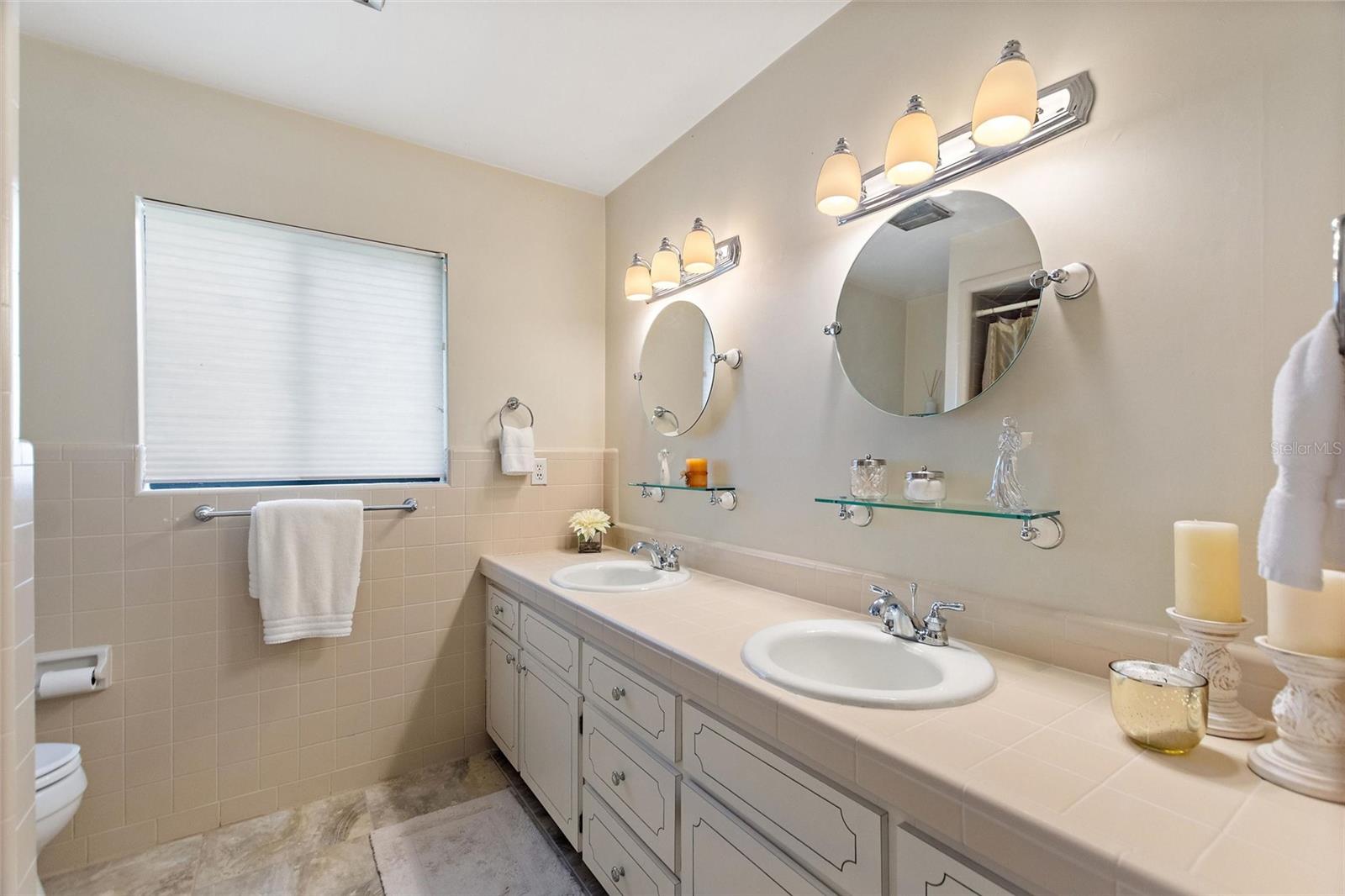 Image 46 of 69 For 1360 Mirror Terrace Nw