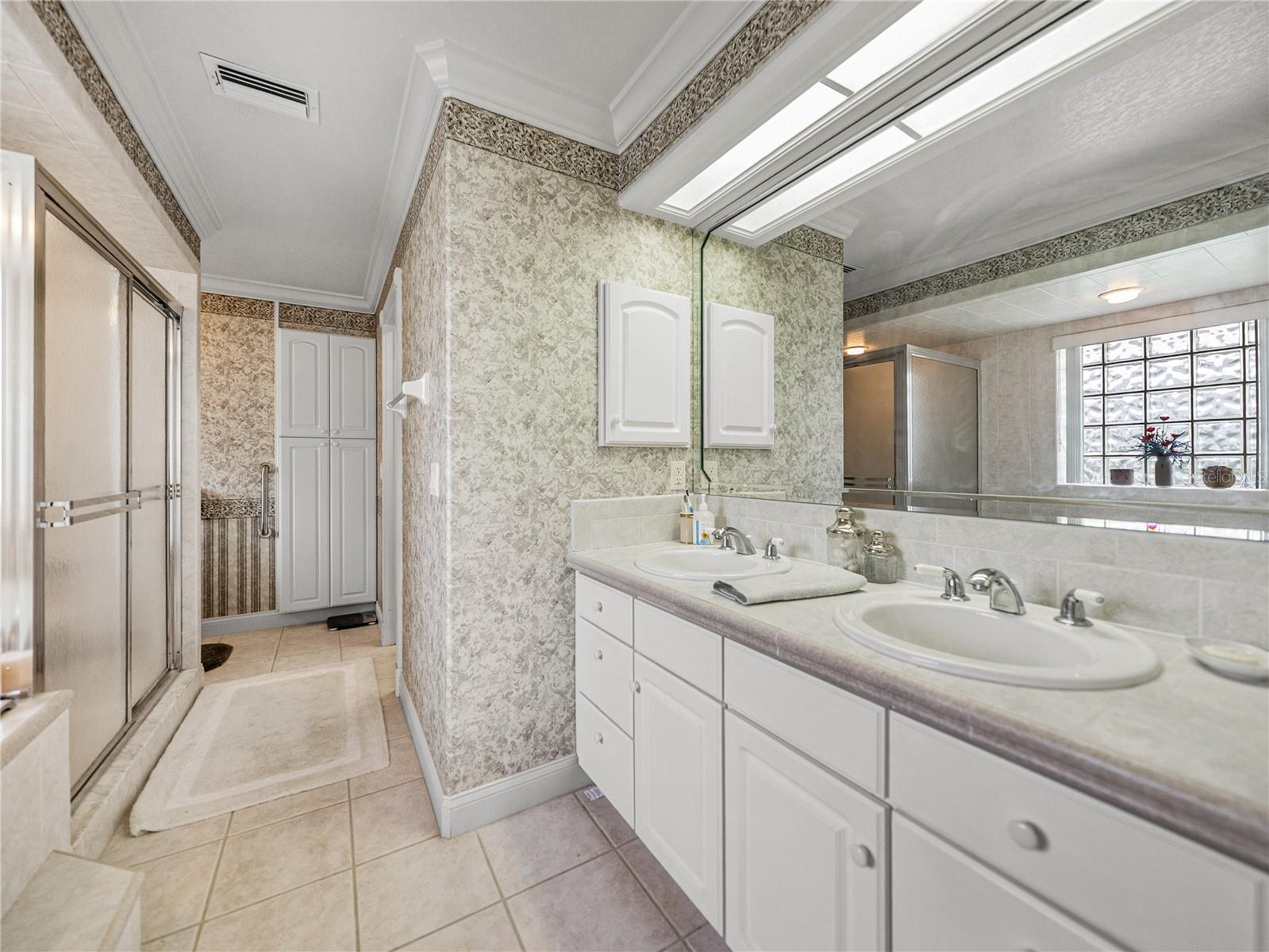 Image 24 of 51 For 221 Golf Aire Boulevard