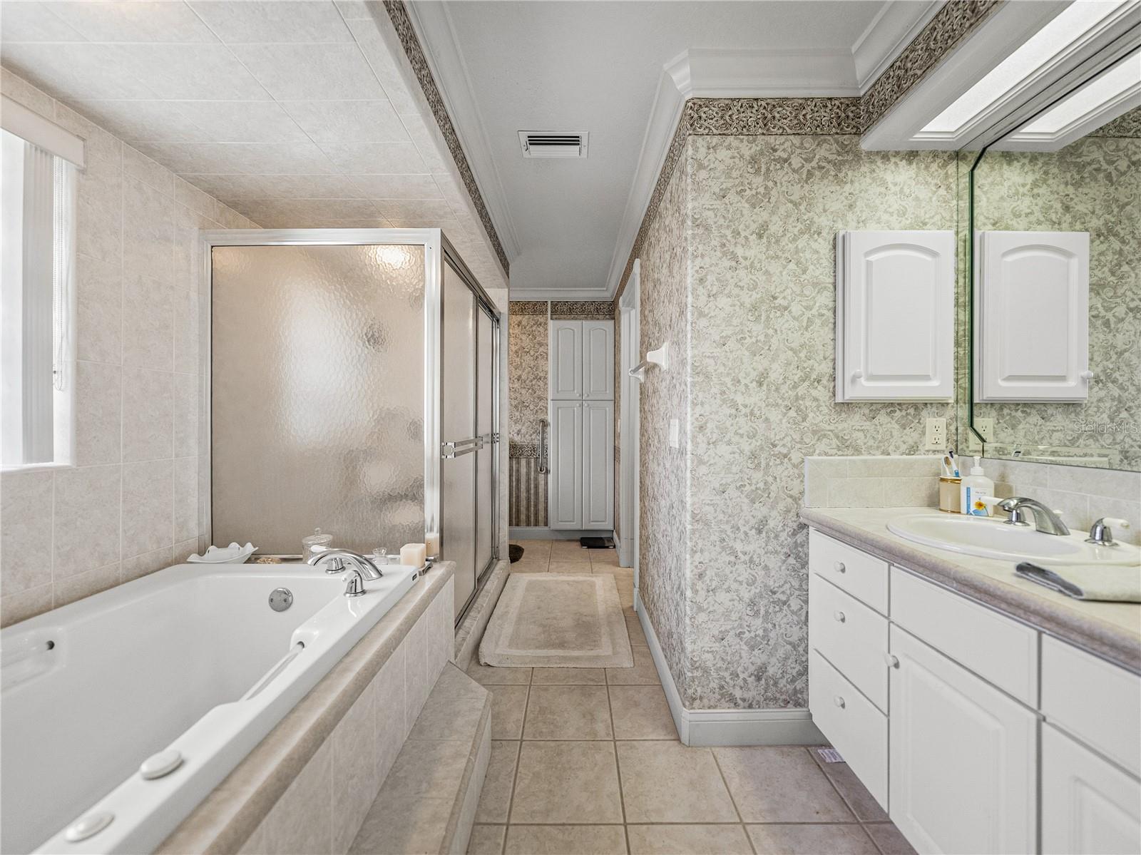 Image 25 of 51 For 221 Golf Aire Boulevard