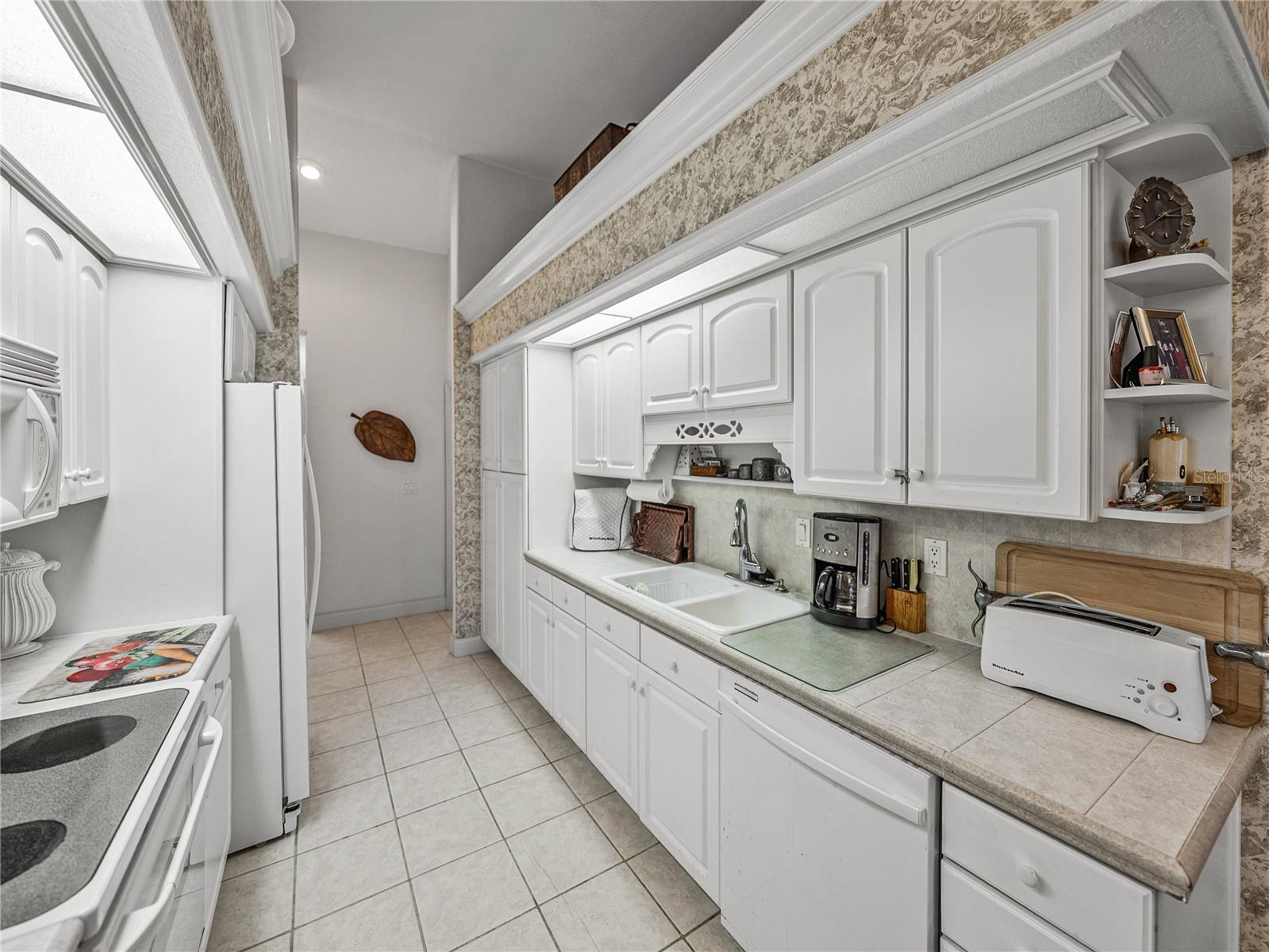 Image 9 of 51 For 221 Golf Aire Boulevard