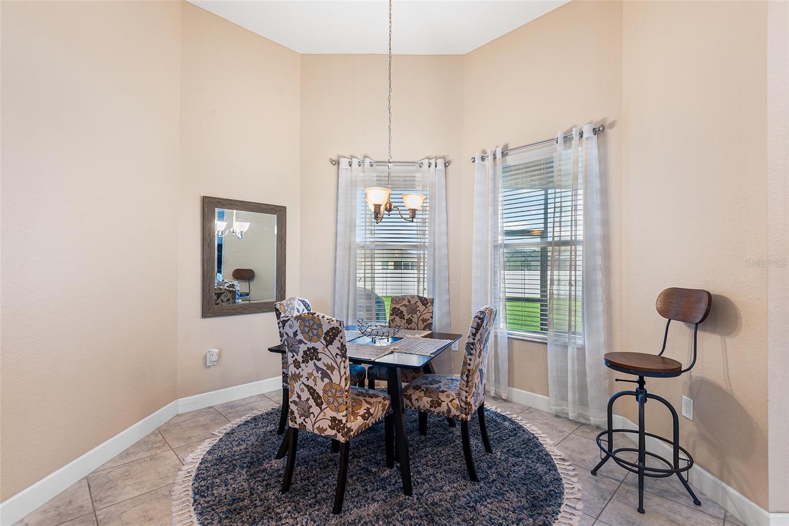 Image 18 of 40 For 332 Lake Mariana Way