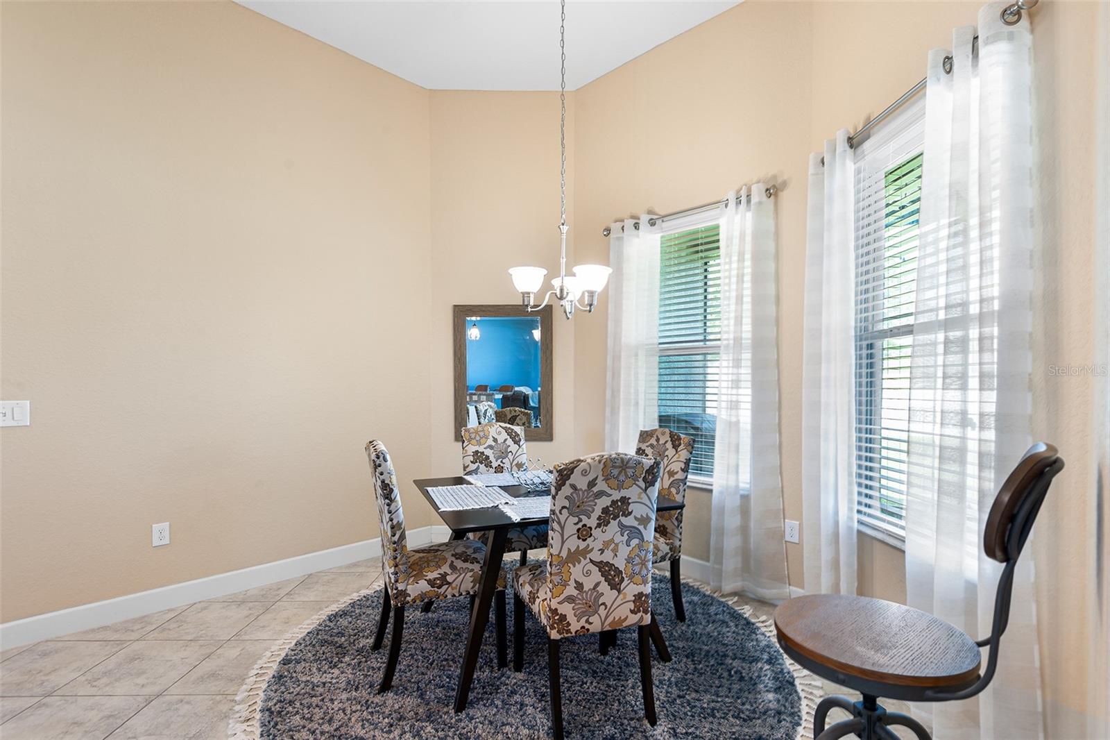 Image 19 of 40 For 332 Lake Mariana Way