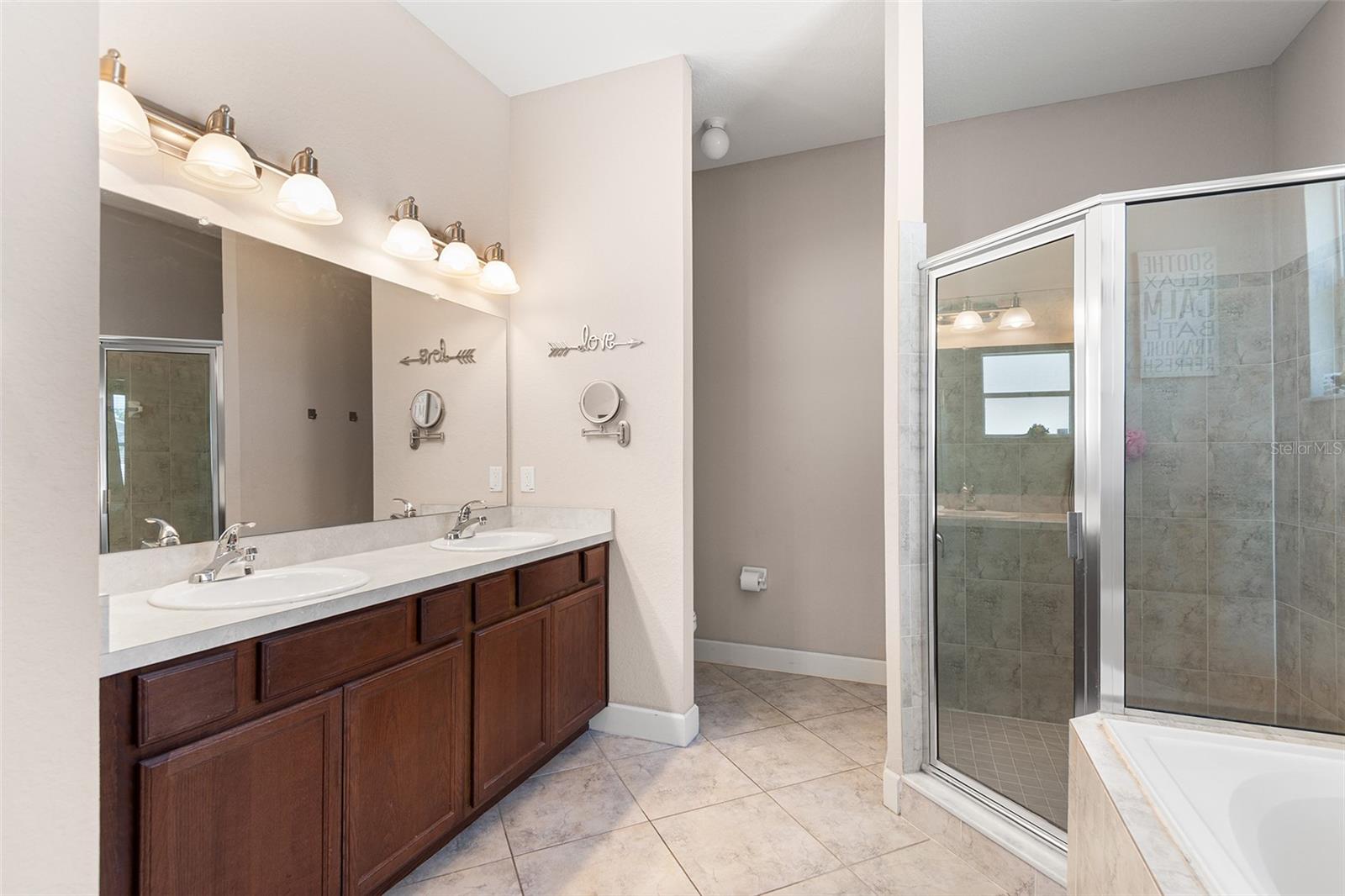 Image 27 of 40 For 332 Lake Mariana Way