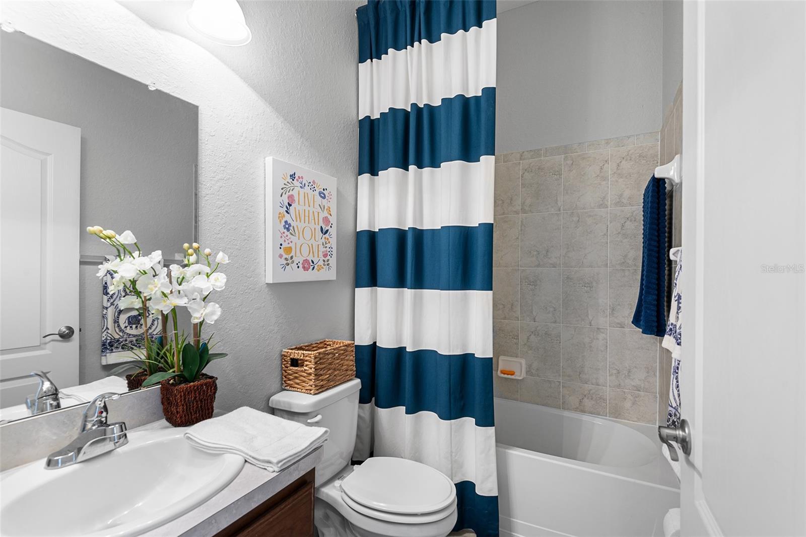 Image 32 of 40 For 332 Lake Mariana Way