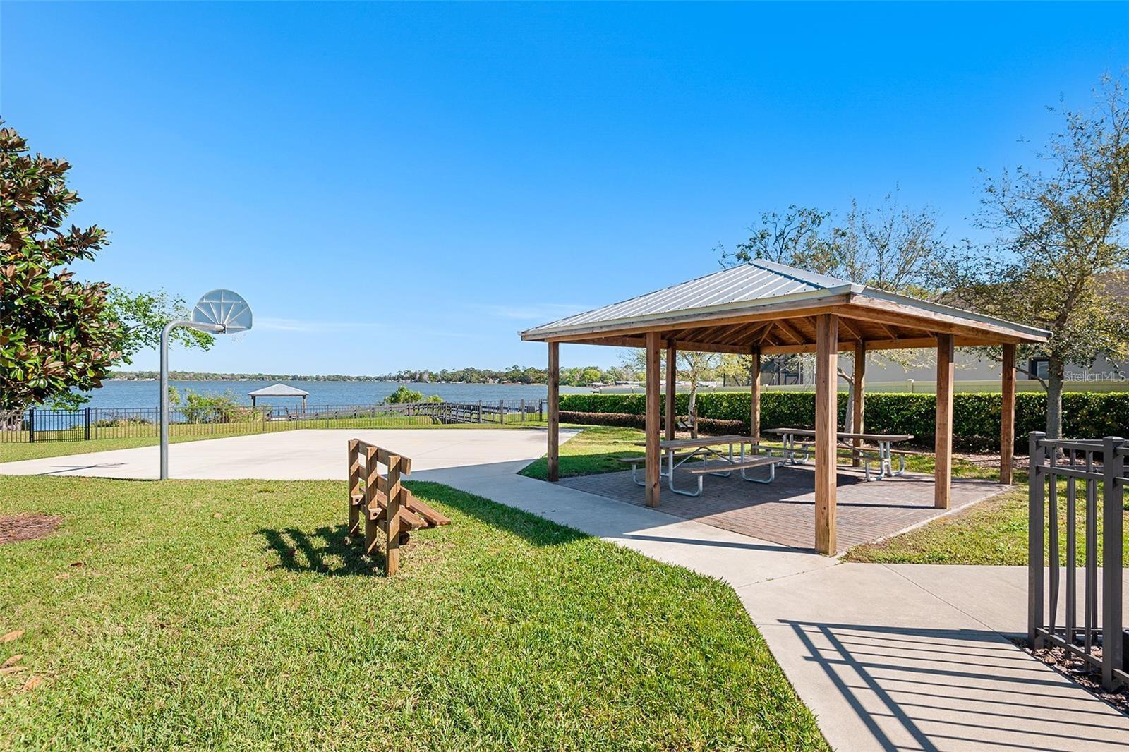 Image 39 of 40 For 332 Lake Mariana Way