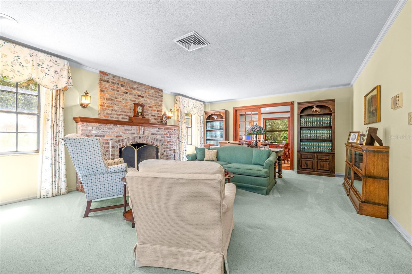 Image 19 of 96 For 954 Campbell Avenue