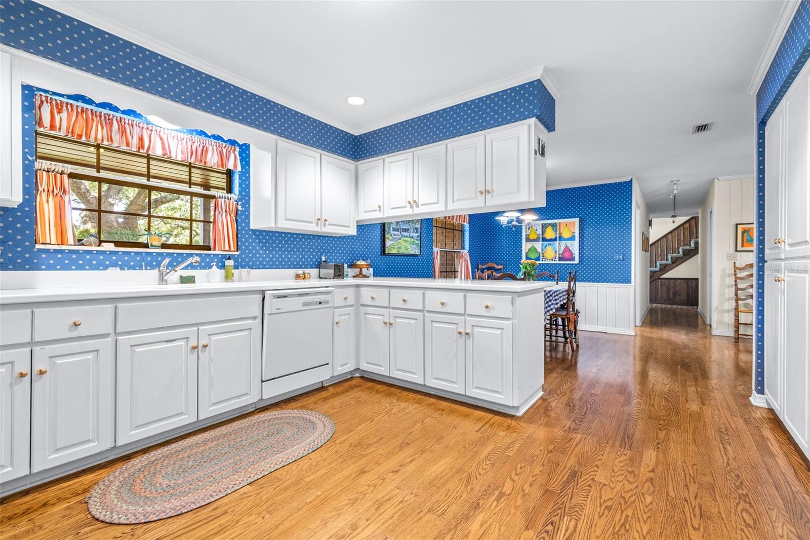 Image 23 of 96 For 954 Campbell Avenue