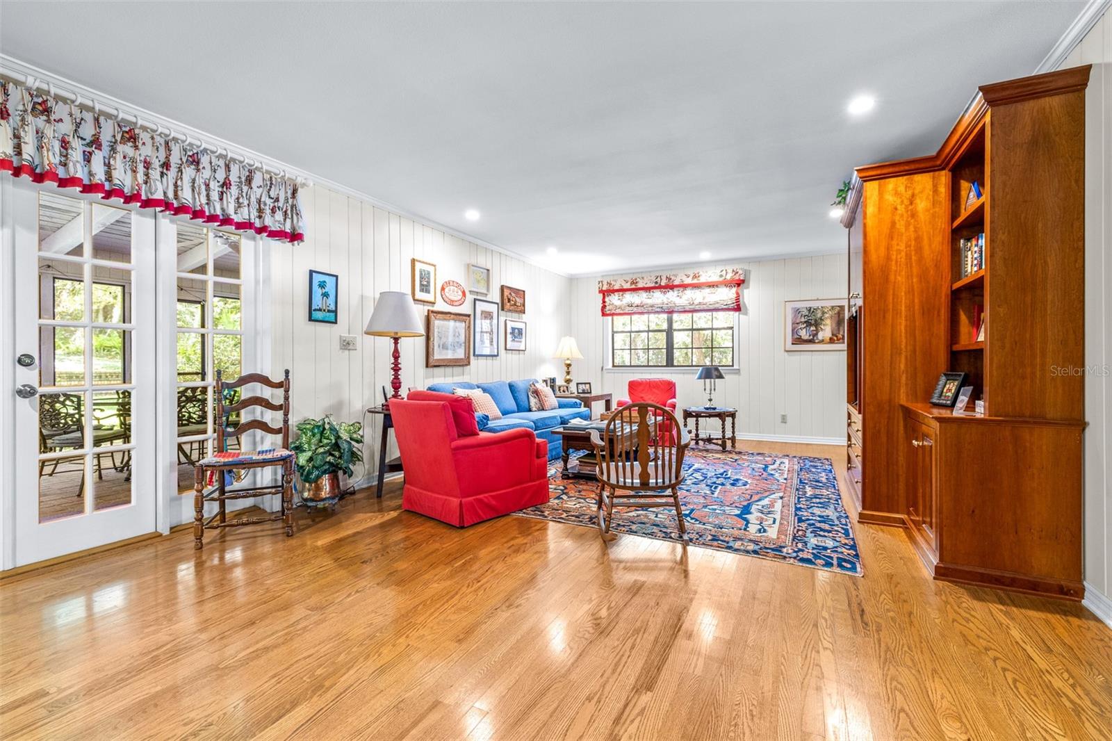 Image 33 of 96 For 954 Campbell Avenue