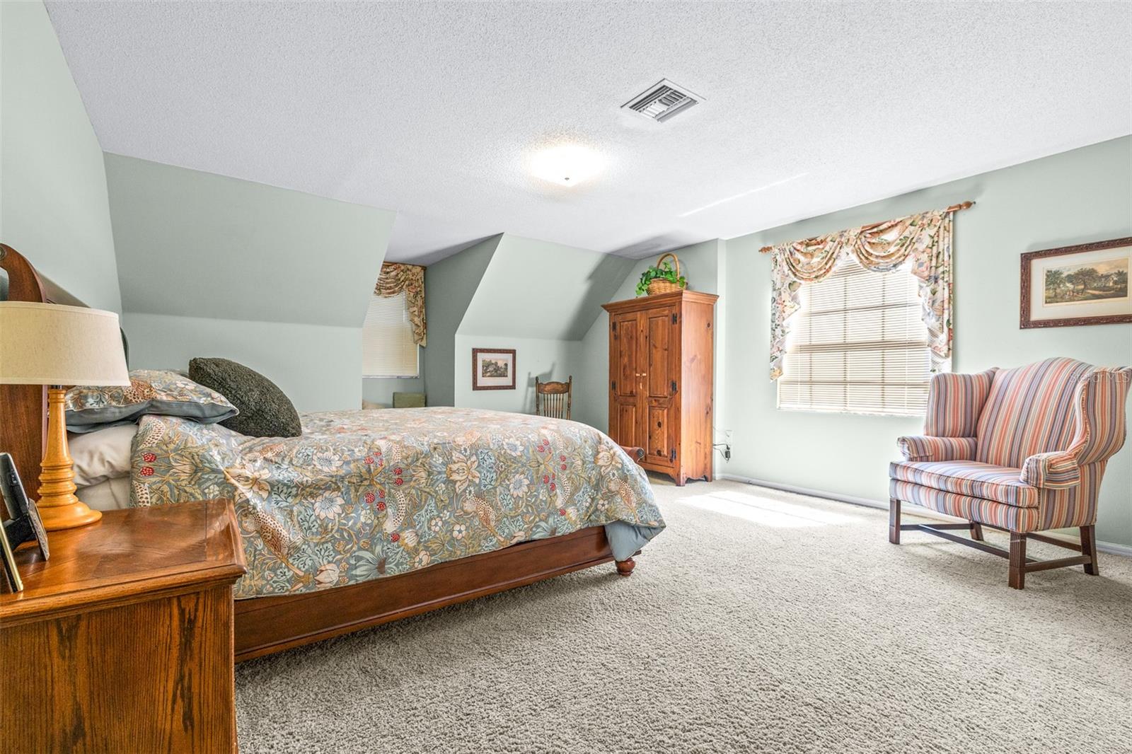 Image 47 of 96 For 954 Campbell Avenue