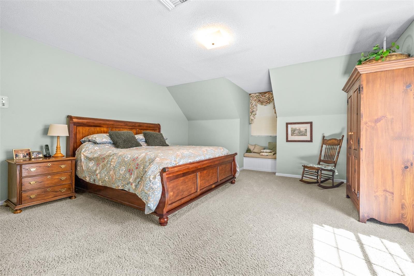 Image 49 of 96 For 954 Campbell Avenue