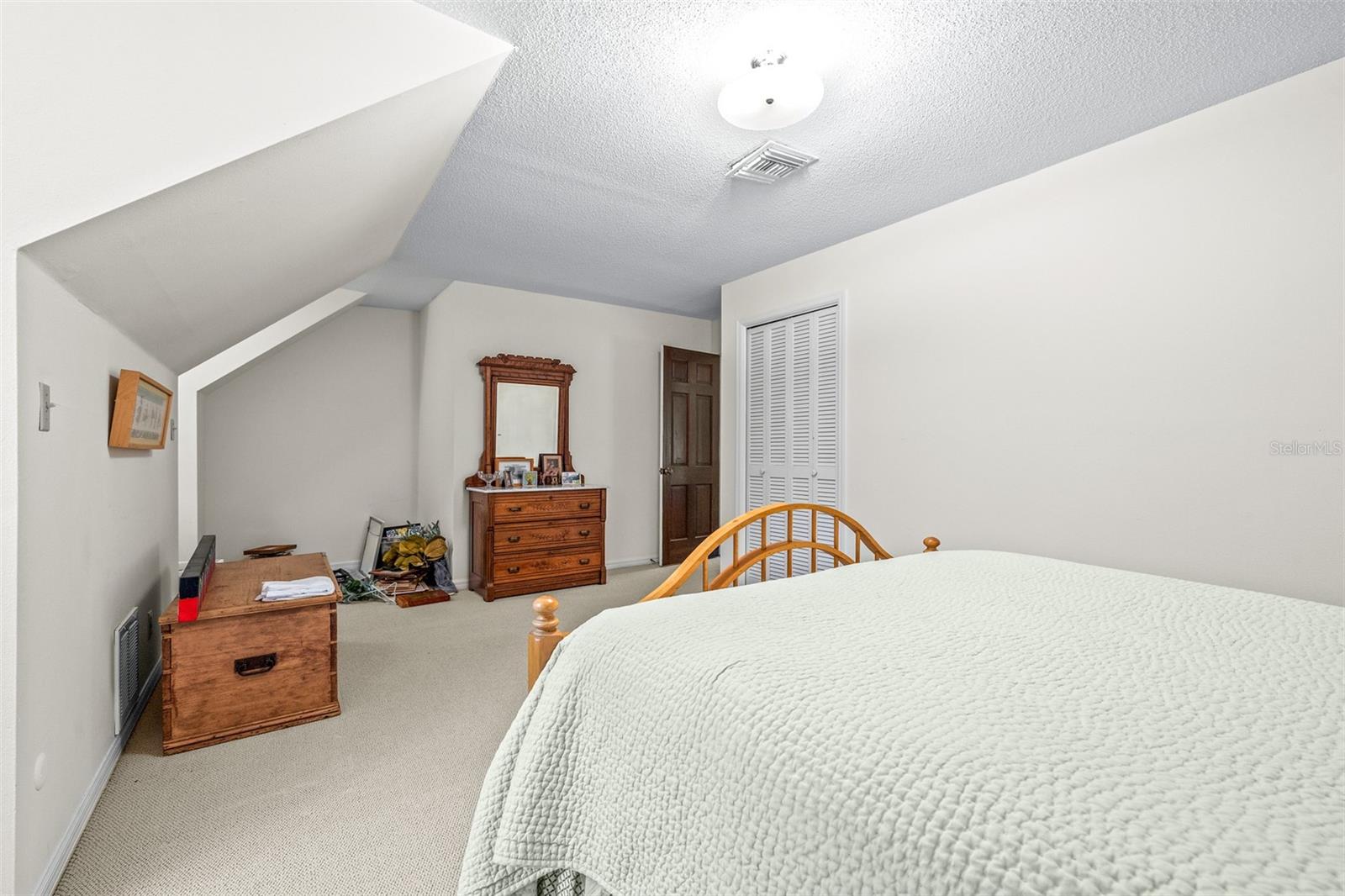 Image 68 of 96 For 954 Campbell Avenue