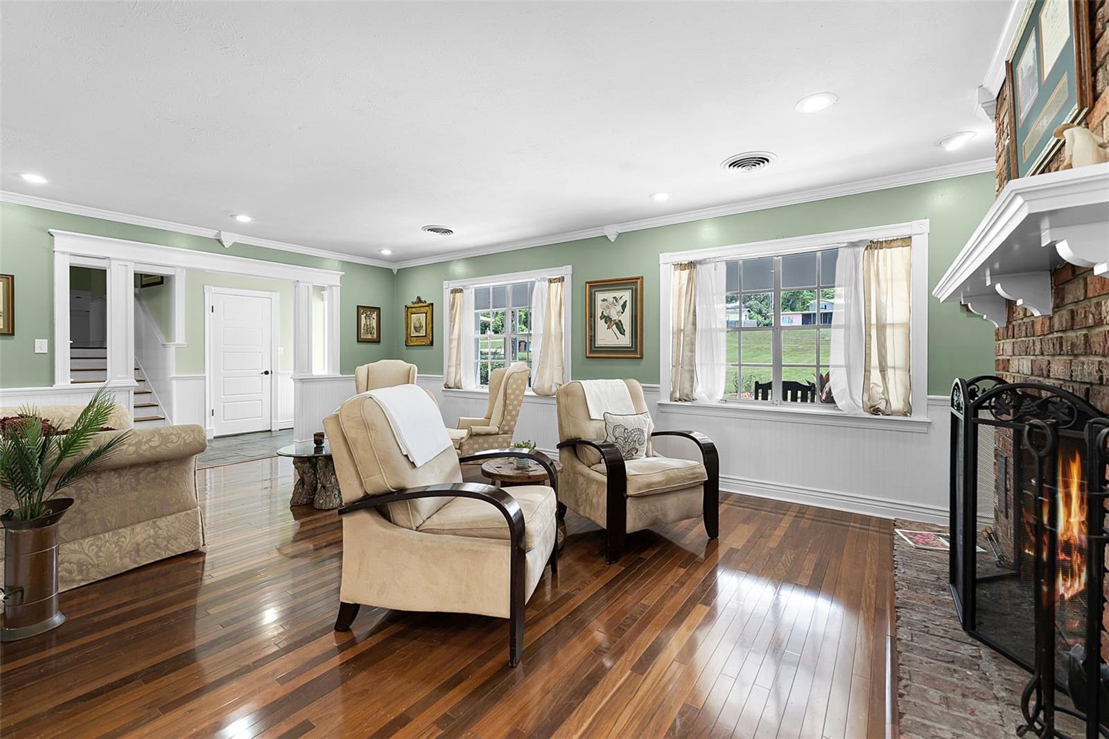 Image 4 of 55 For 1041 Sunset Drive