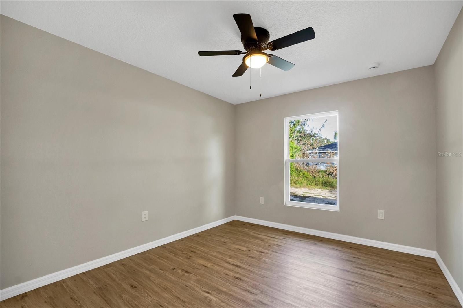 Image 17 of 31 For 2419 Blair Circle N