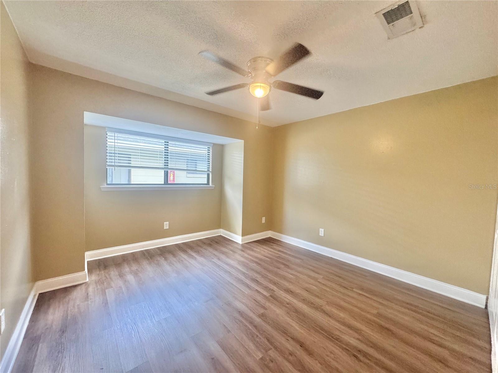 Image 18 of 28 For 1814 3rd Street Se B