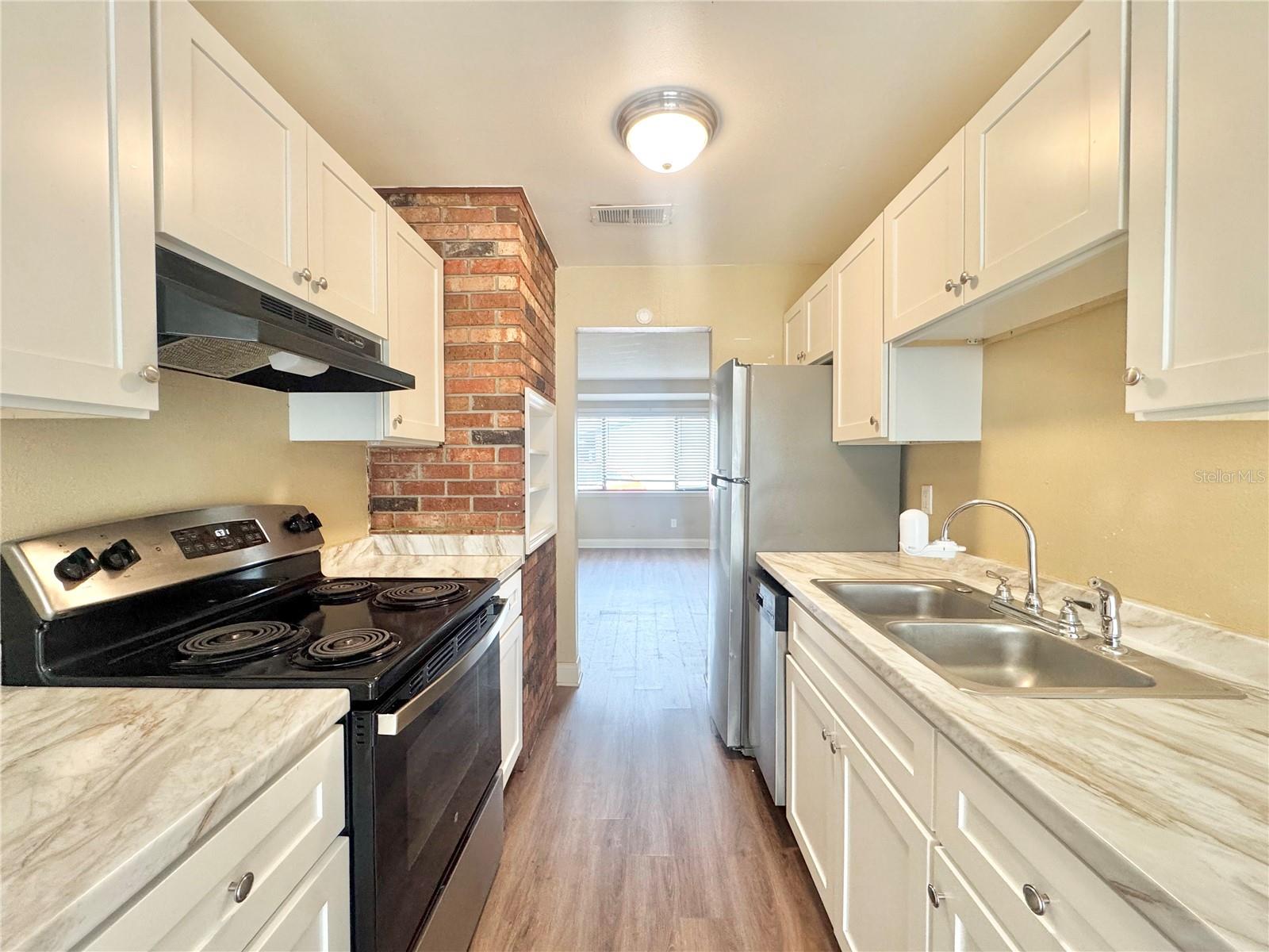 Image 7 of 28 For 1814 3rd Street Se B