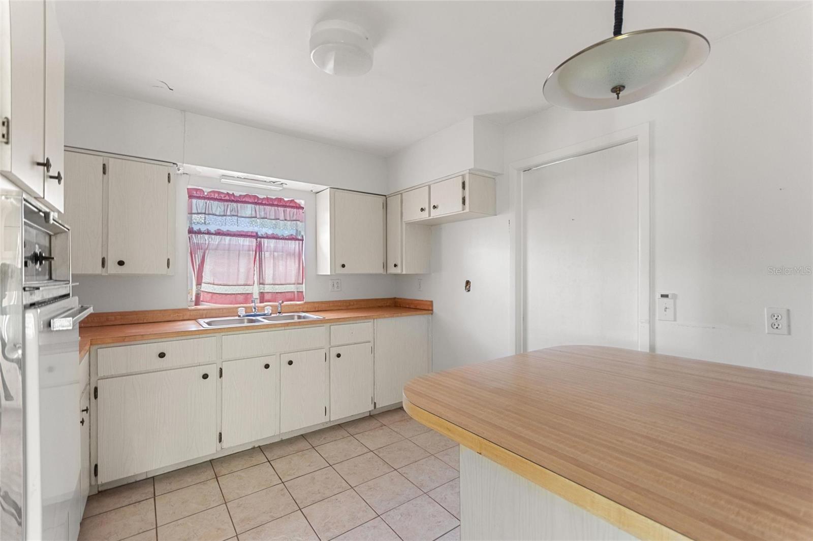 Image 15 of 39 For 601 Avenue U Ne