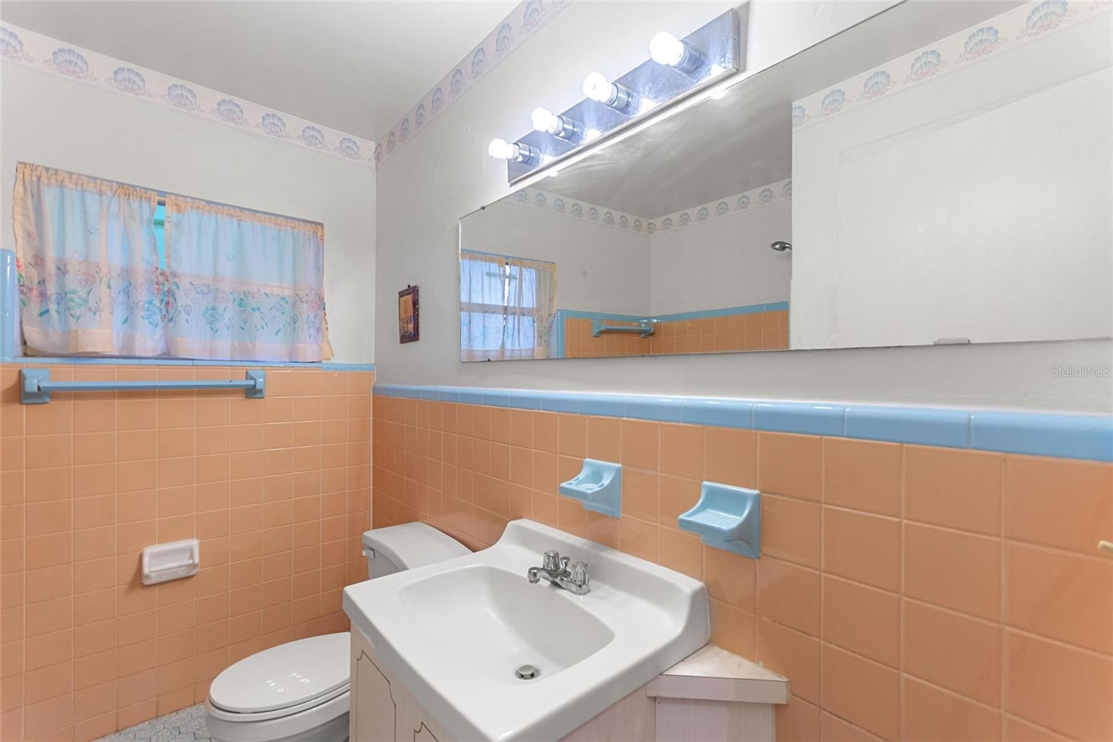 Image 24 of 39 For 601 Avenue U Ne