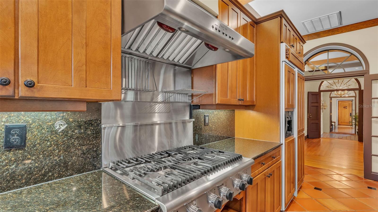 Image 18 of 95 For 1332 Evalyn Drive Se